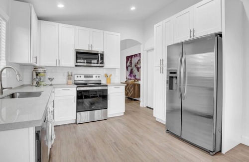 Arrowhead Lakes House | Cactus Cove – Family-Friendly Lakeside Home w/Mountain Views & Free EV Charger
