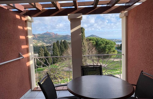 Cap Esterel Apartment | Cap Esterel 2 rooms with terrace and parking