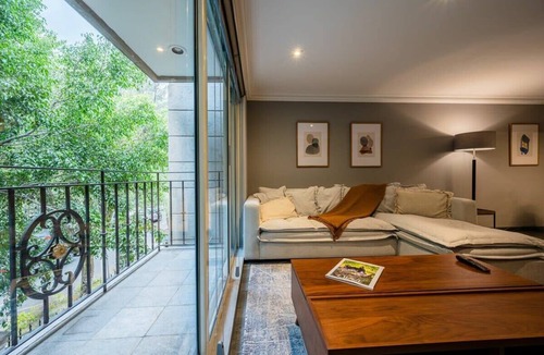 Polanco Apartment | Capitalia | Serene Birdsong in Polanco Heart