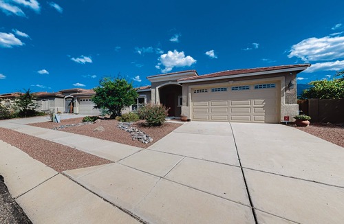 Black Horse House | Captivating desert home with private pool, game room, grill, backyard & W/D