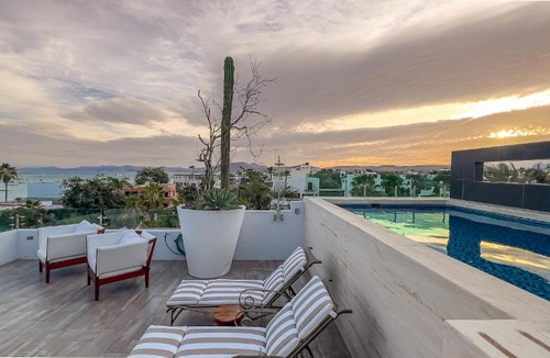 La Paz House | Casa Altamar - Rooftop, vistas y Piscina a pasos del Malecon