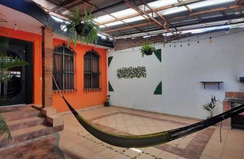 Leon House | Casa AMPLIA en excelente UBICACIÓN!