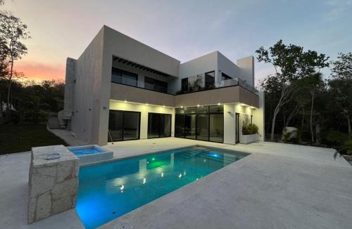 Akumal Villa | Casa Arroyo Blanco A modern jungle sanctuary!