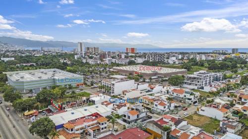 Fluvial Vallarta House | Casa Bella 6-bedrooms Pool Vacation Home 18 guests