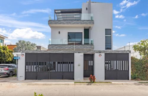 Fluvial Vallarta House | Casa Bella 6-bedrooms Pool Vacation Home 18 guests