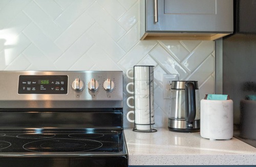 Feldman's House | Casa Blanca: Newly Remodeled House (Walk to 4th/University/Downtown)