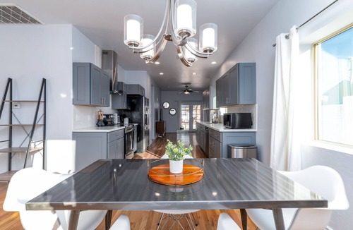 Feldman's House | Casa Blanca: Newly Remodeled House (Walk to 4th/University/Downtown)