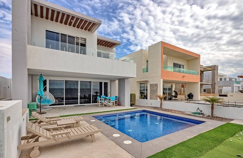 La Deportiva House | Casa Bonita Beachfront Bliss: Oceanfront Home, Golf Course