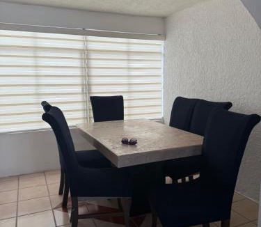Leon House | Casa Brisa Blanca