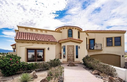 El Dorado Ranch House | Casa Campbell - Enjoy a spacious 4-bedroom rental