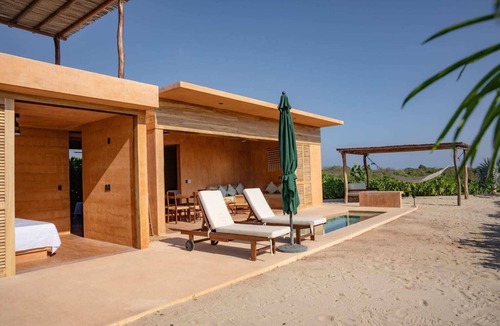 Santa Maria Tonameca House | Casa Caracol with oceanfront rooftop