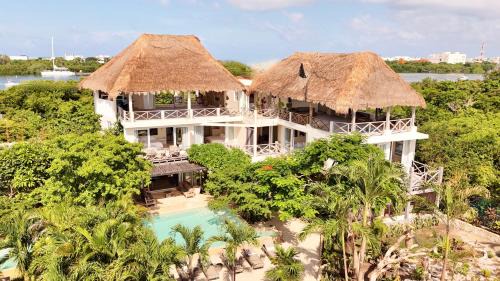 Isla Mujeres Hotel | Casa Coco by Coco B Isla