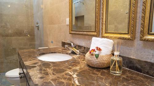 Zona Paseo Montejo House | Casa Colibri - 1 block from Paseo de Montejo, Centro