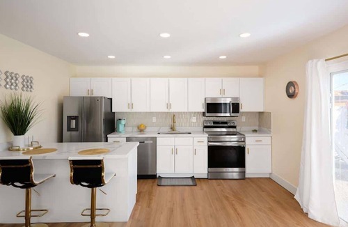 New Papago Parkway House | Casa Con Casita-Pool Heat Avai-2 Kitchens-Old Town