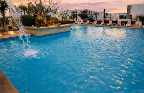 La Paz House | Casa Guacamaya Azul | Corner Home with Clubhouse and Pool Access