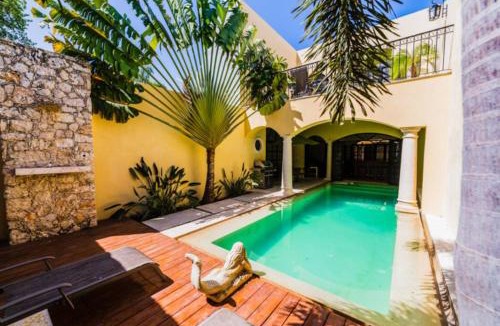 Zona Paseo Montejo House | Casa LaTIDa Jem near Paseo