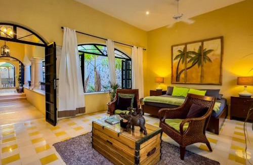 Zona Paseo Montejo House | Casa LaTIDa Jem near Paseo