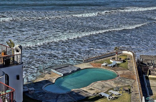 Playas de Rosarito Villa | Casa Lunita - Oceanfront, Pool and Jacuzzi