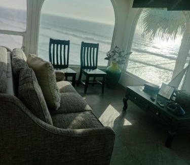 Playas de Rosarito Hotel | Casa Mar Verde - Oceanfront Penthouse - Pool & Jacuzzi