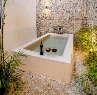 Centro Villa | Casa mi Merida Centro, alberca, tina, cuarto king size, cuarto 2 camas dobles
