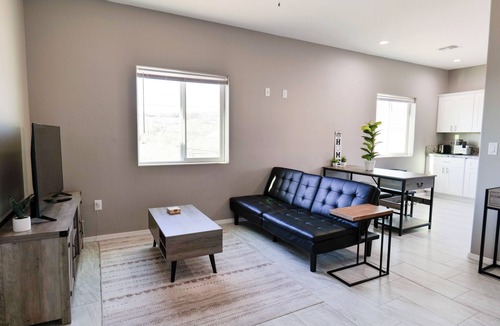 Santa Cruz Southwest House | Casa Moderna Tucson 10 Minutes to Great Food and Shopping!
