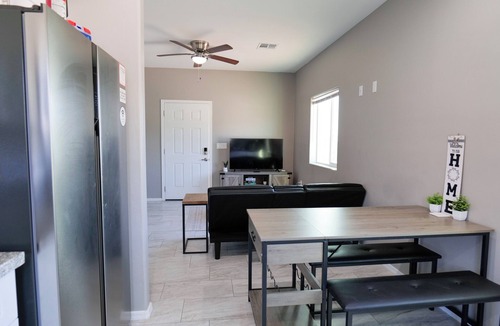 Santa Cruz Southwest House | Casa Moderna Tucson 10 Minutes to Great Food and Shopping!
