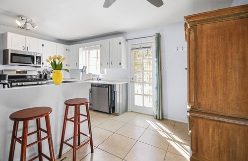 Campus Farm House | Casa Montaña - Central Tucson 3BR Accessible & Solar-Powered