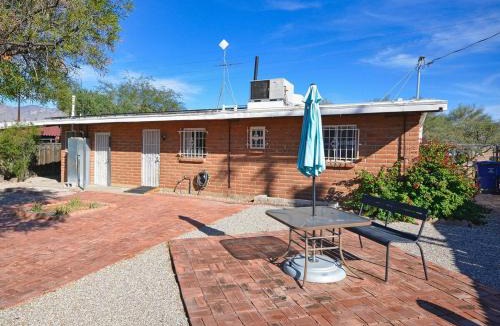 Campus Farm House | Casa Montaña - Central Tucson 3BR Accessible & Solar-Powered