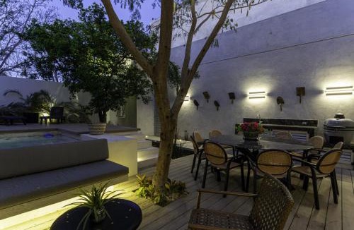 Zona Paseo Montejo House | Casa Naranjas Design home with Pool and Jacuzzi