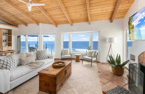 South Oceanside Villa | Casa Pacifica, Beachfront w/Fire Ring in Sand