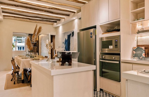 La Gloria House | Casa Rocka Boutique Breakfast& Beach Club included