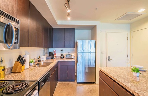 Evans Churchill Apartment | CDT PH Gem with Balcony Pool Gym WD Parking