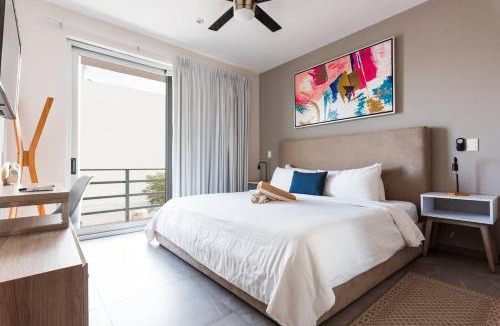 Downtown House | Central Beach Haven Sleeps 16