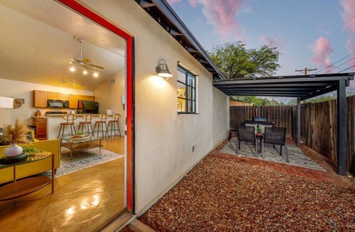 Blenman-Elm House | Central/Guesthouse/Fenced/Cozy/1 BR & 1 BA