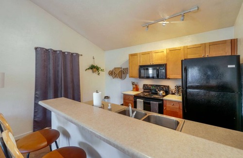 Blenman-Elm House | Central/Guesthouse/Fenced/Cozy/1 BR & 1 BA