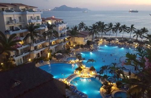 Manzanillo Condo | Central to Everything - Our 𝗣𝗲𝗻𝘁𝗵𝗼𝘂𝘀𝗲 𝗦𝘂𝗶𝘁𝗲 has an amazing view