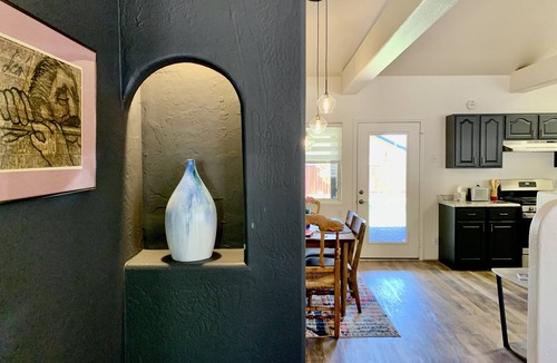 West Sedona House | Centrally located @ heart of Sedona w NEW HotTub, King & 2 Queens, Dog Friendly!