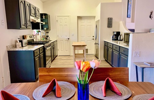West Sedona House | Centrally located @ heart of Sedona w NEW HotTub, King & 2 Queens, Dog Friendly!