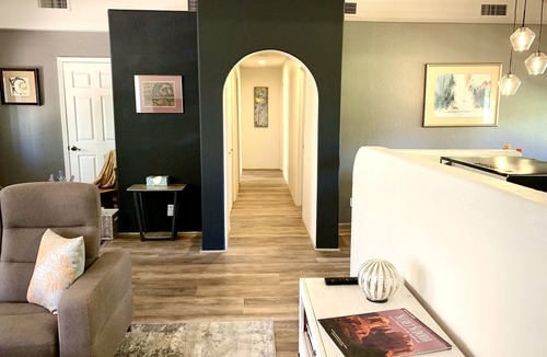 West Sedona House | Centrally located @ heart of Sedona w NEW HotTub, King & 2 Queens, Dog Friendly!