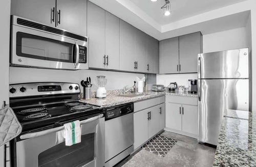 Evans Churchill Apartment | Centric 1BR |In HEART of DTPHX|Free Garage Parking