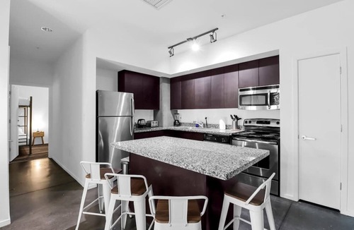Evans Churchill Apartment | Centric 4BR |In HEART of DTPHX|Pool+Free Parking