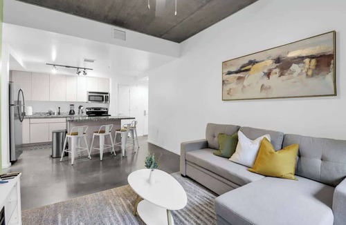 Evans Churchill Apartment | Centric 4BR |In HEART of DTPHX|Pool+Free Parking