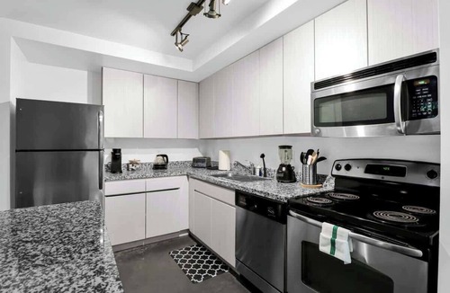 Evans Churchill Apartment | Centric 4BR |In HEART of DTPHX|Pool+Free Parking