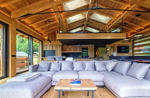 Montroc Ski Chalet | Chalet 'Aikoa' with Mountain View, Private Terrace and Wi-Fi