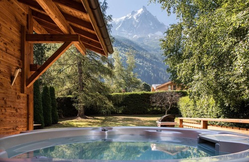 Chamonix-Mont-Blanc Ski Chalet | Chalet with Mont Blanc Views, Hot Tub & Separate Apt