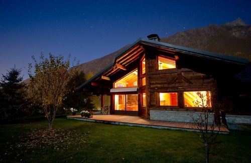 Chamonix-Mont-Blanc Ski Chalet | Chamonix Mont Blanc, new Savoyard chalet, large south-facing terrace, garden, 5 rooms.