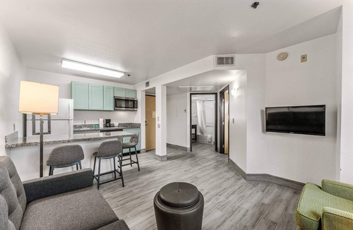 Chandler Apartment | Chandler 1bd King Deluxe