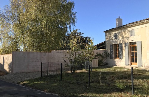 Lorignac House | Charentaise type private house and swimming pool heated to 27°.