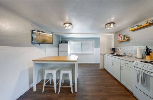 Hedrick Acres House | Charming/1 BR 1 BA/Fenced/Near U of A