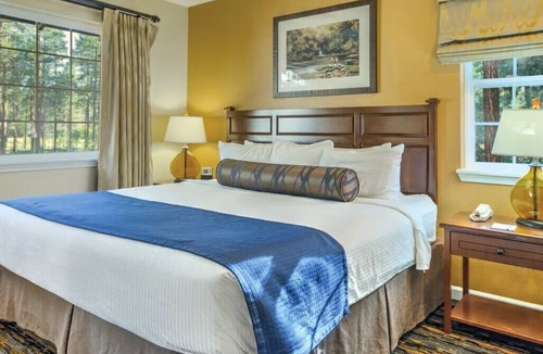 Pinetop Resort | Charming 2-bedroom resort in superb Pinetop-Lakeside with WiFi